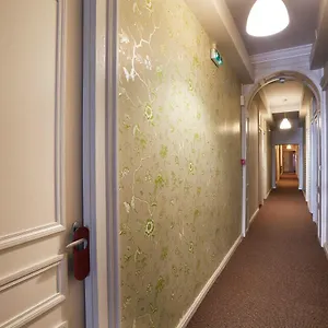 https://vaubecour.hotels-rhonealpes.com